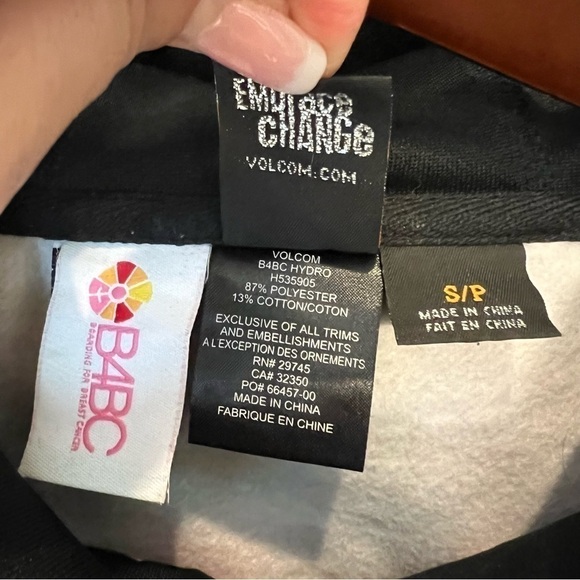 Volcom × B4BC Lipstick Nail Polish Hoodie
Jacket Womens, multicolor,size Small - Picture 6 of 16